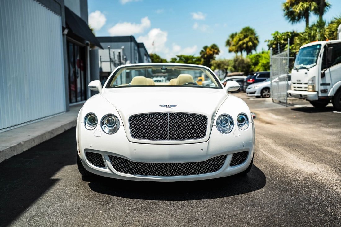 Cabriolet in Boynton Beach, FL, United States 3 - 18504306