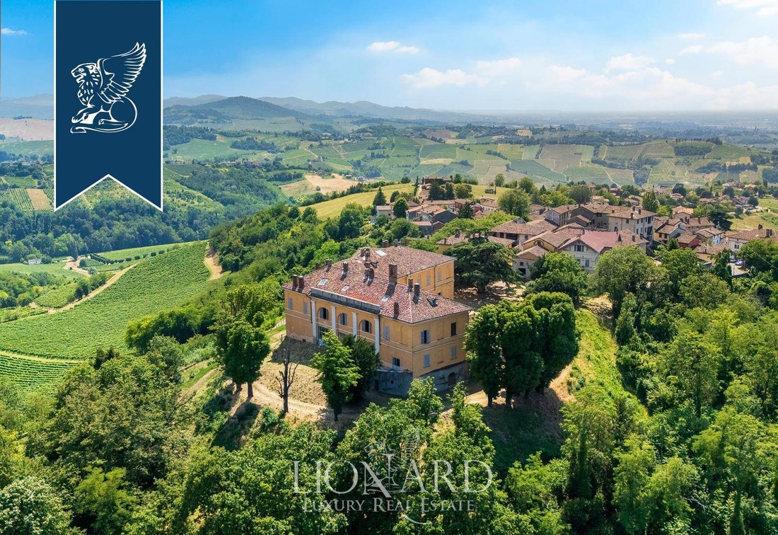 Villa in Santa Giuletta, Lombardy, Italy 1 - 18529643