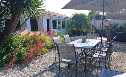 House in Saint-Martin-de-Ré, Nouvelle-Aquitaine, France 1