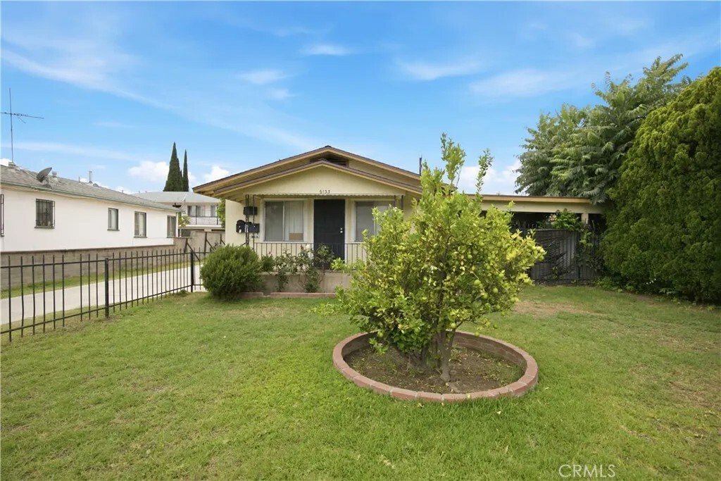 Maywood, California, United States 3 - 18529173