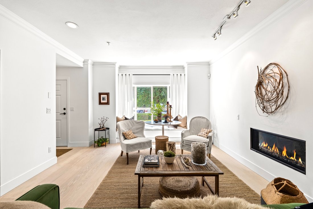 Townhouse in North Vancouver, British Columbia, Canada 2 - 18527526