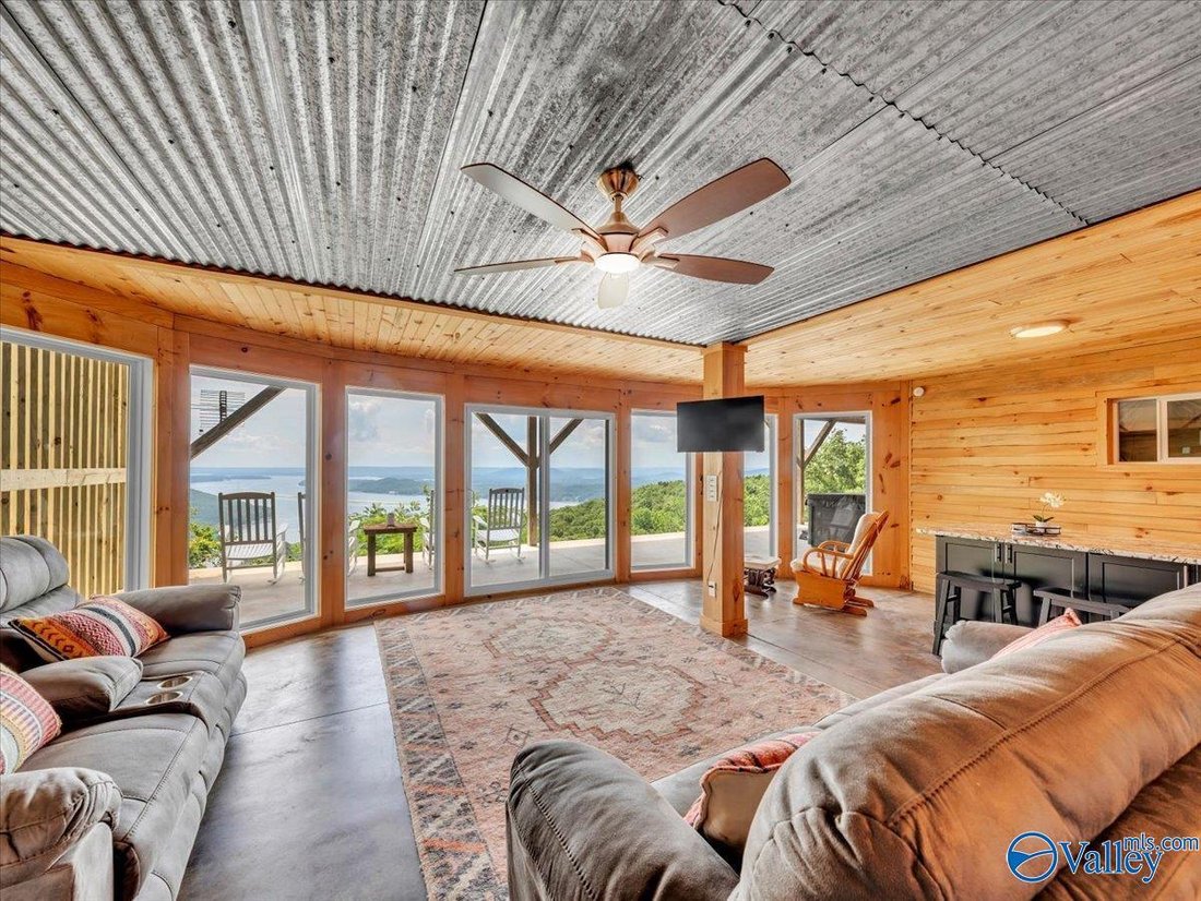 House in Section, Alabama, United States 1 - 18528544