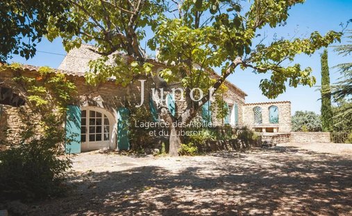 Country House in Lacoste, Provence-Alpes-Côte d'Azur, France 1