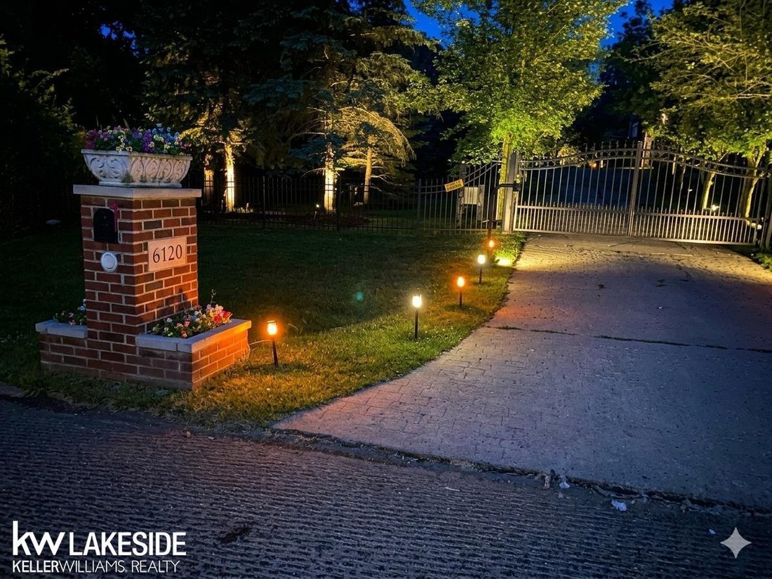 House in Troy, Michigan, United States 1 - 17546069