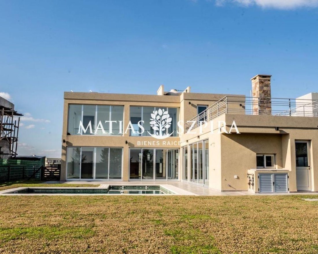House in Castelar, Buenos Aires Province, Argentina 2 - 18527445