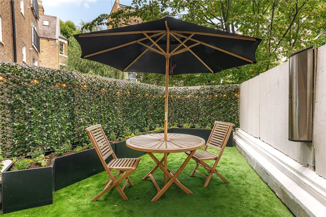 Apartment in Ladbroke Grove, Kensington And Chelsea, England 1 - 18526015