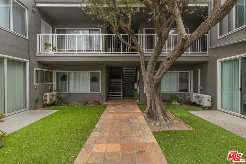 Los Angeles, California, United States 4 - 18528582