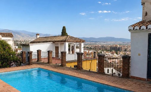 Townhouse in Centro, Granada, Spain 1