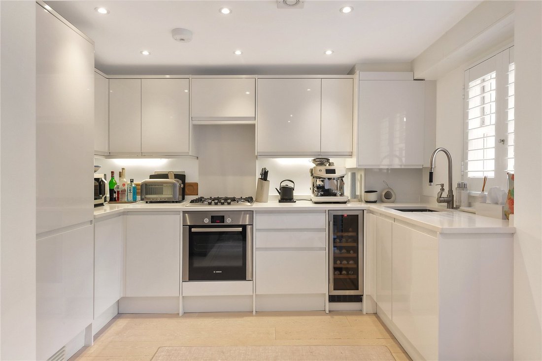 Apartment in Ladbroke Grove, Kensington And Chelsea, England 2 - 18526015