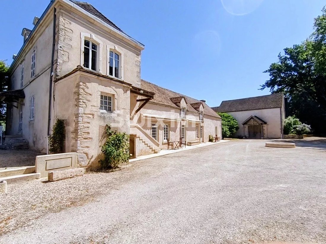 Estate in Centre Ville, Beaune, France 1 - 18334234