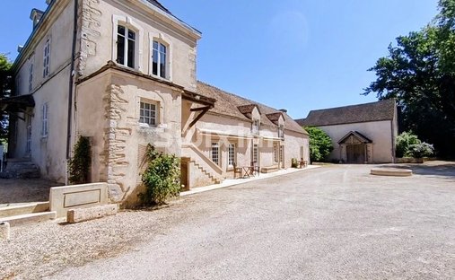 Estate in Centre Ville, Beaune, France 1