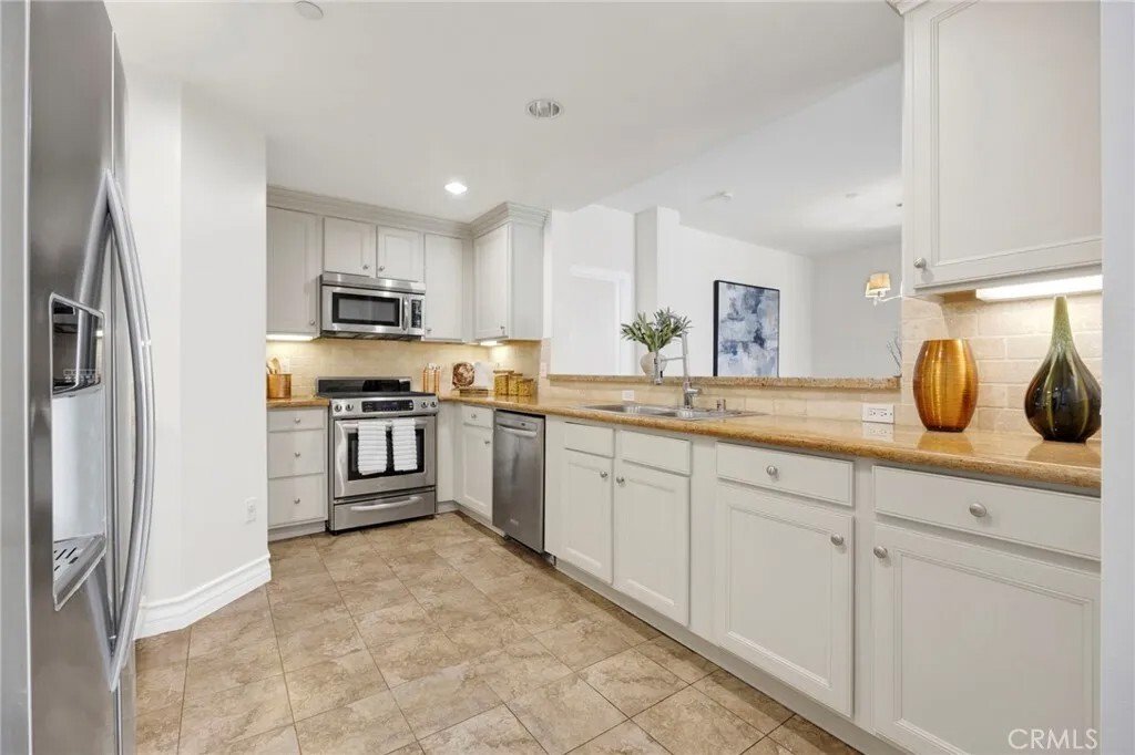 Condo in Los Angeles, California, United States 3 - 17703395