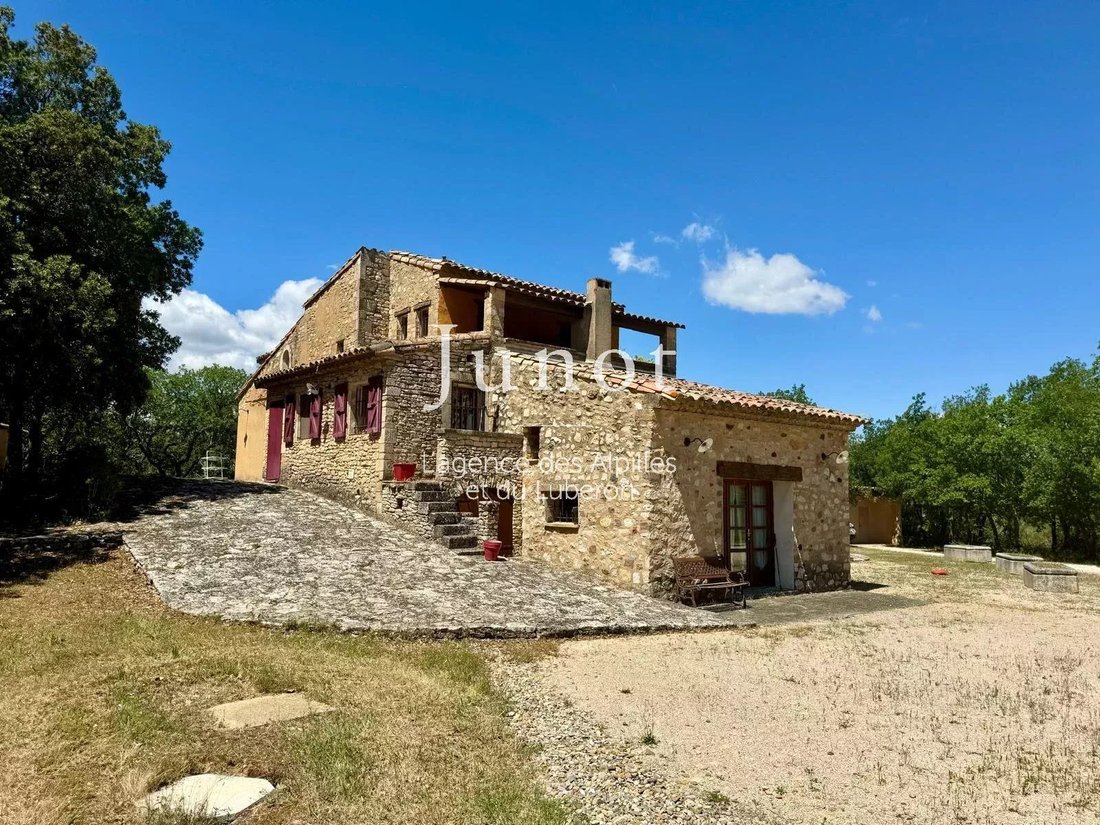Country House in Bonnieux, Provence-Alpes-Côte d'Azur, France 1 - 18509702