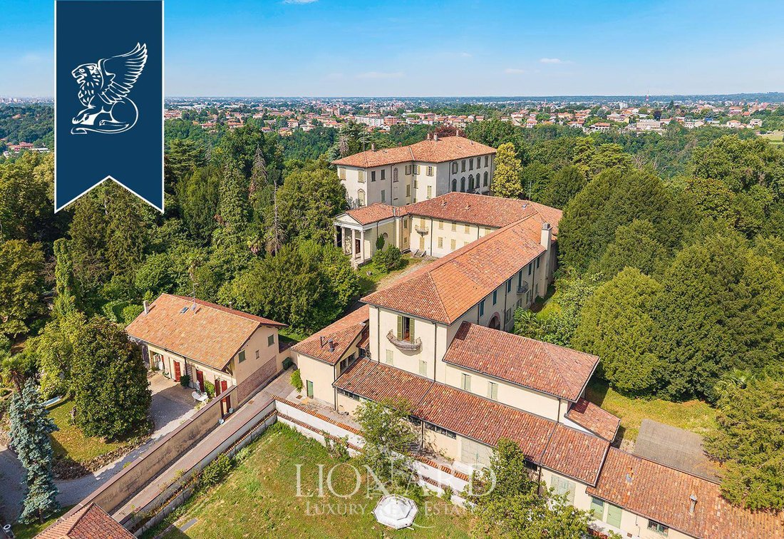 Villa in Carate Brianza, Lombardy, Italy 3 - 18529492