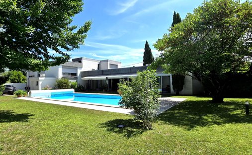 Villa in Loustalot, Gradignan, France 1