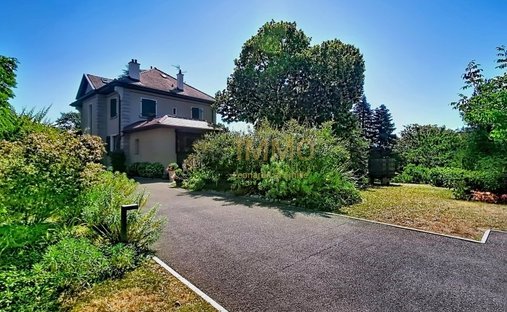 Estate in Est, Ambilly, France 1