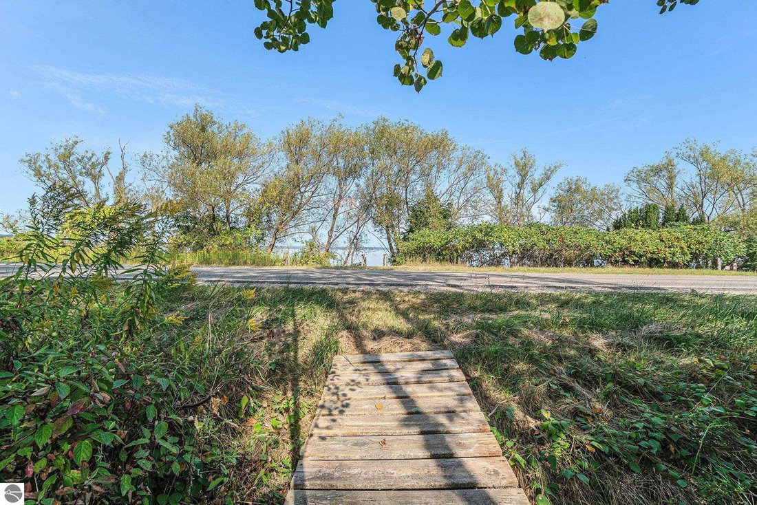 Land in Traverse City, Michigan, United States 4 - 18527380