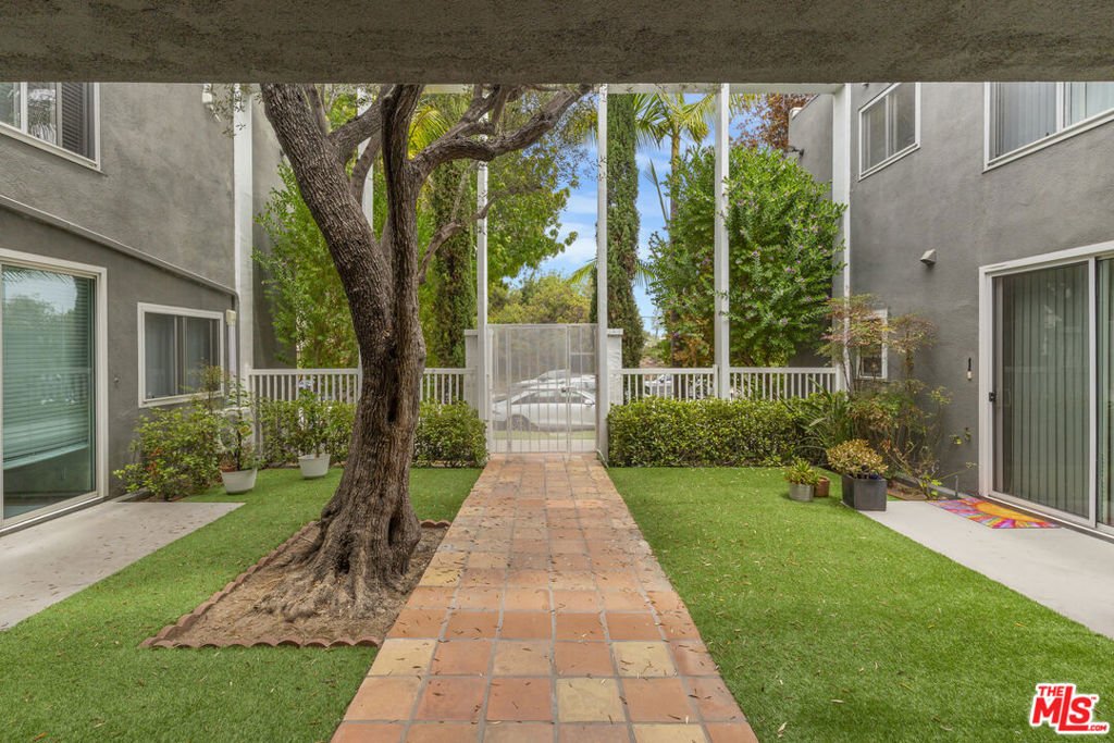 Los Angeles, California, United States 5 - 18528582