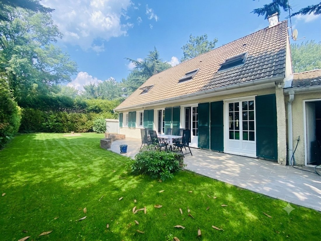 Villa in Croissy-Beaubourg, Ile-de-France, France 1 - 18526866