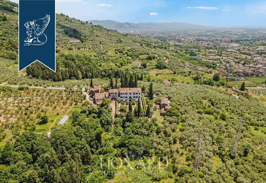 Villa in Uzzano, Tuscany, Italy 2 - 18529607
