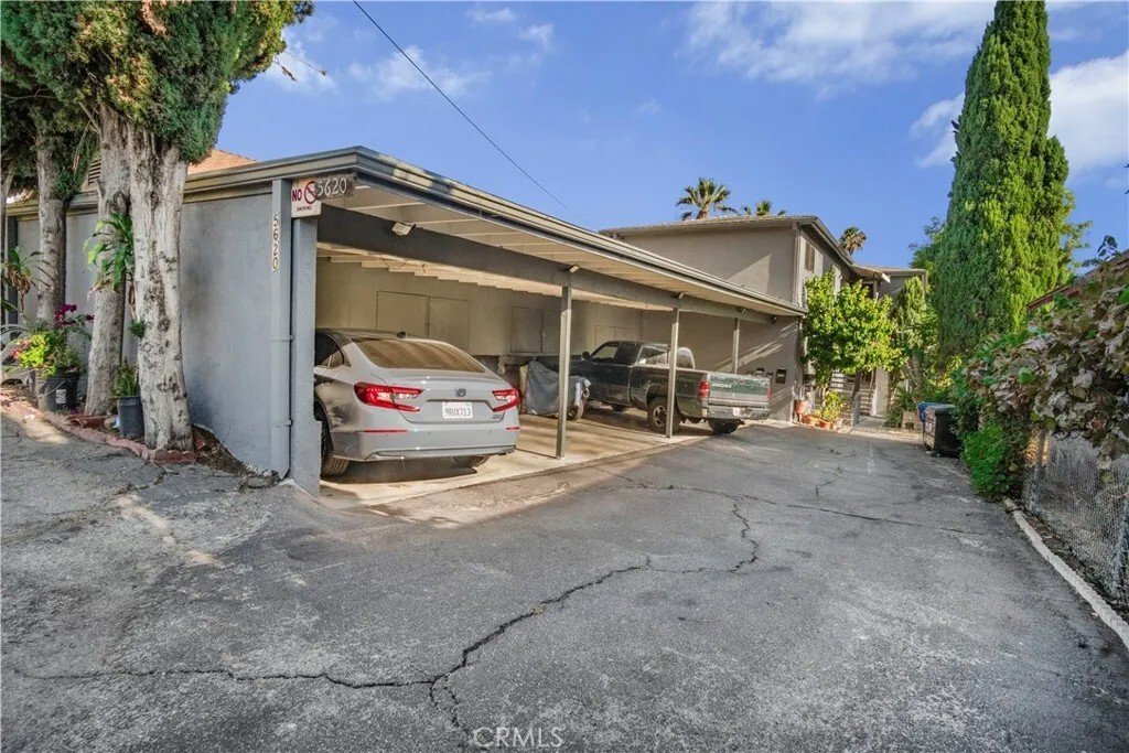 Los Angeles, California, United States 4 - 18529168