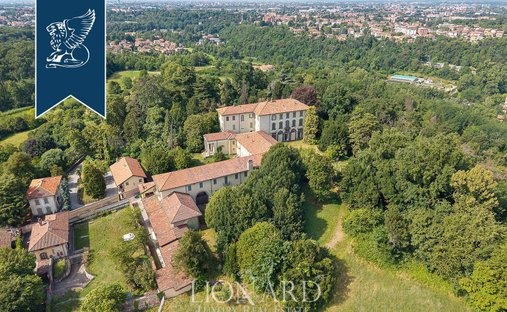 Villa in Carate Brianza, Lombardy, Italy 1