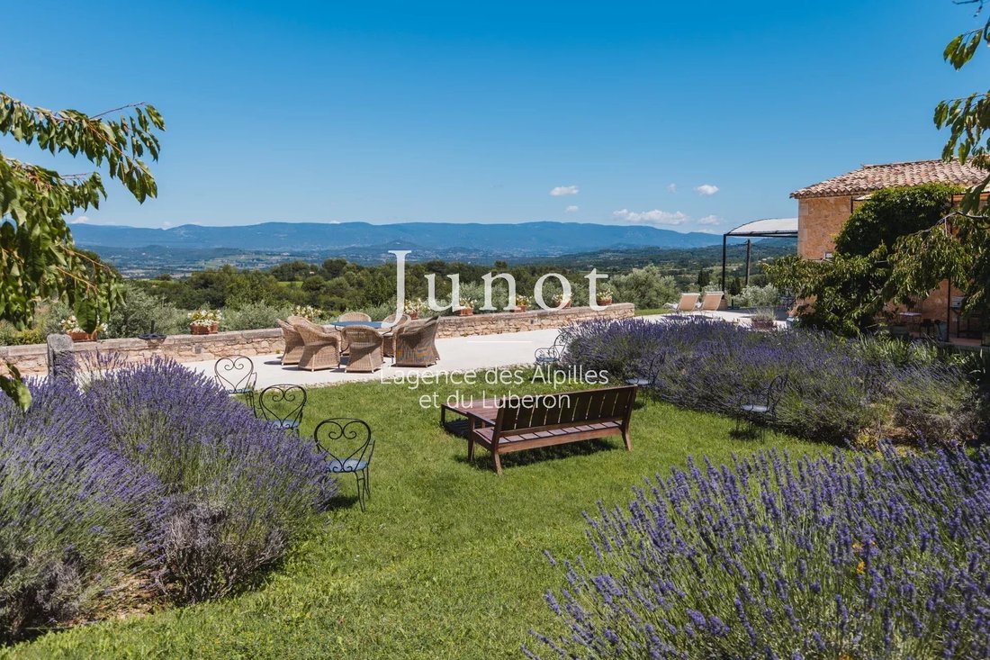 Country House in Bonnieux, Provence-Alpes-Côte d'Azur, France 3 - 18509692