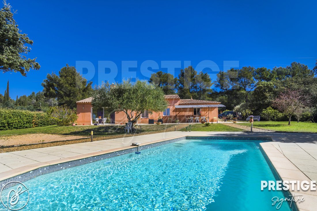 Villa in Centre Ville, Le Beausset, France 1 - 18526163