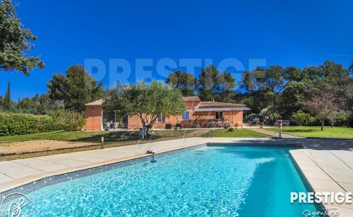 Villa in Centre Ville, Le Beausset, France 1