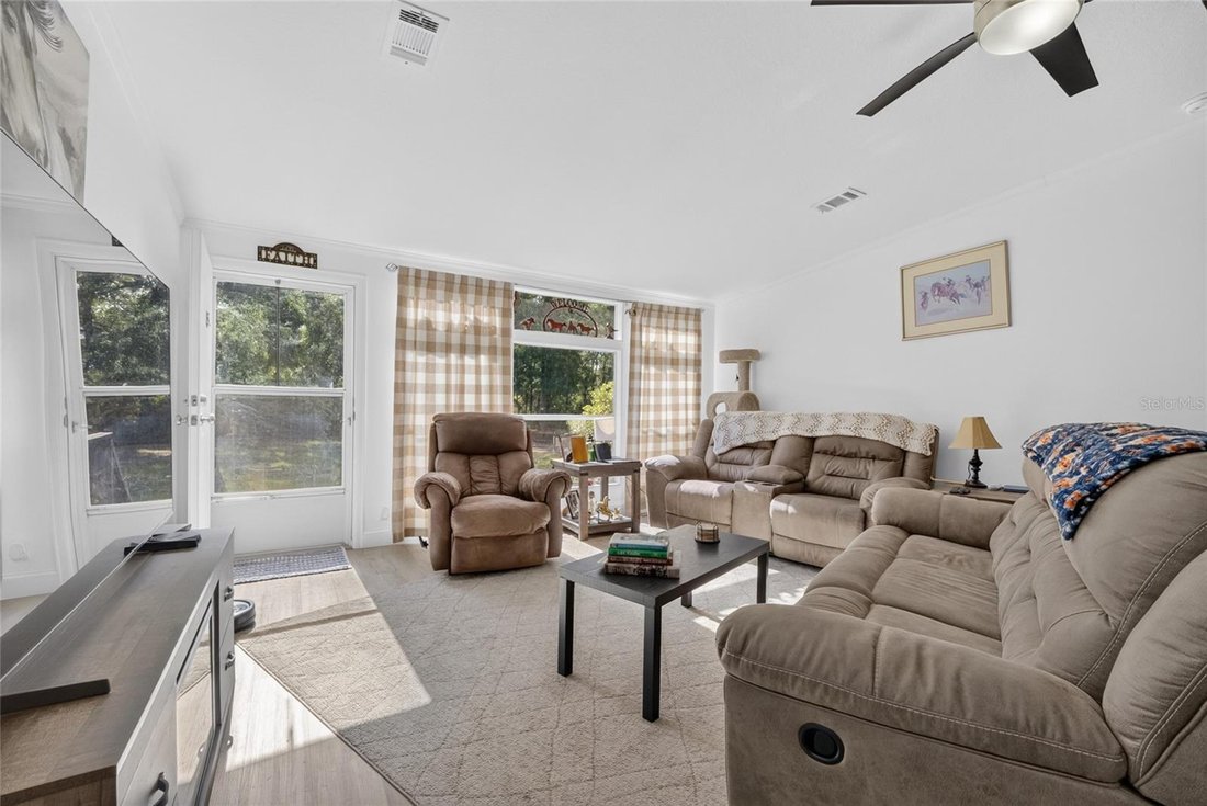 Weirsdale, Florida, United States 5 - 18528345