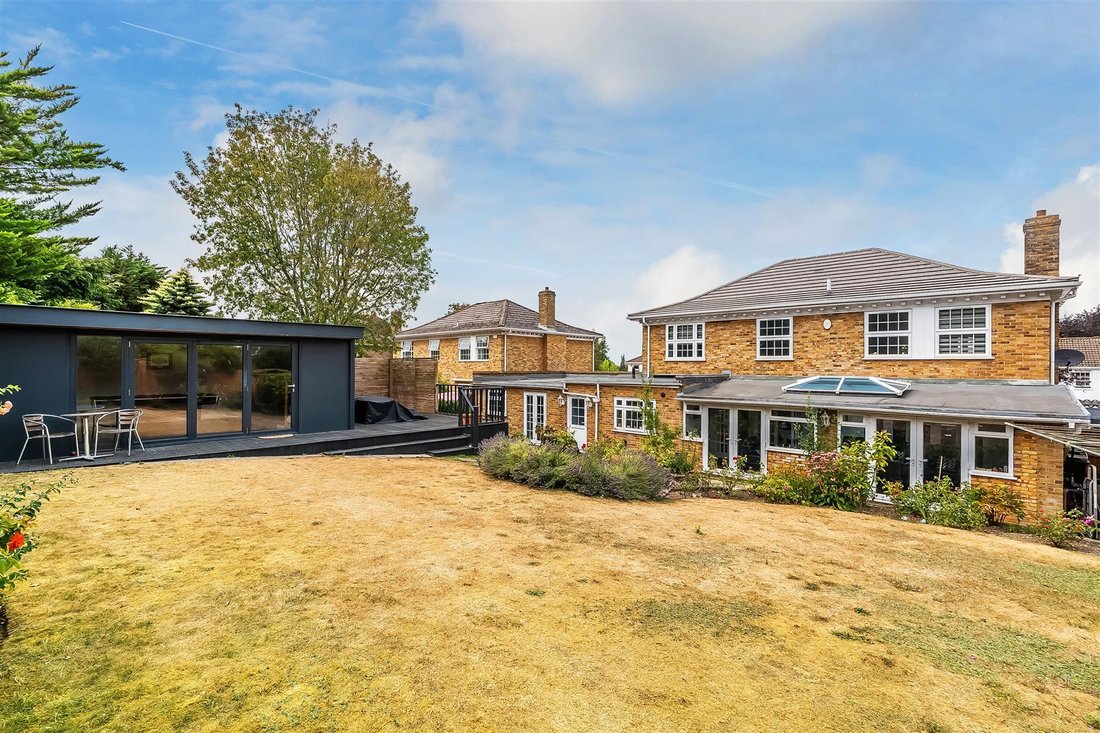 House in Hawks Hill, Fetcham, England 2 - 18526028
