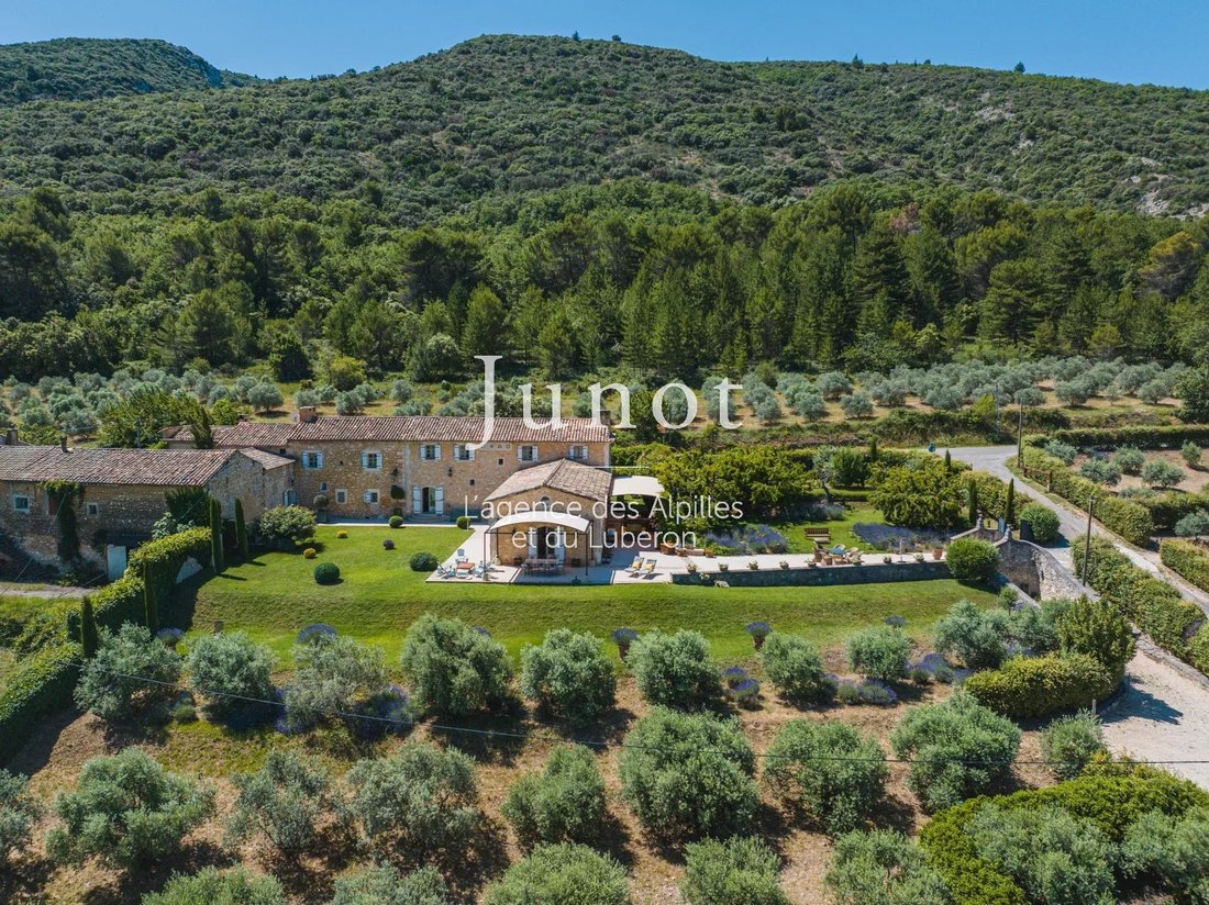 Country House in Bonnieux, Provence-Alpes-Côte d'Azur, France 1 - 18509692