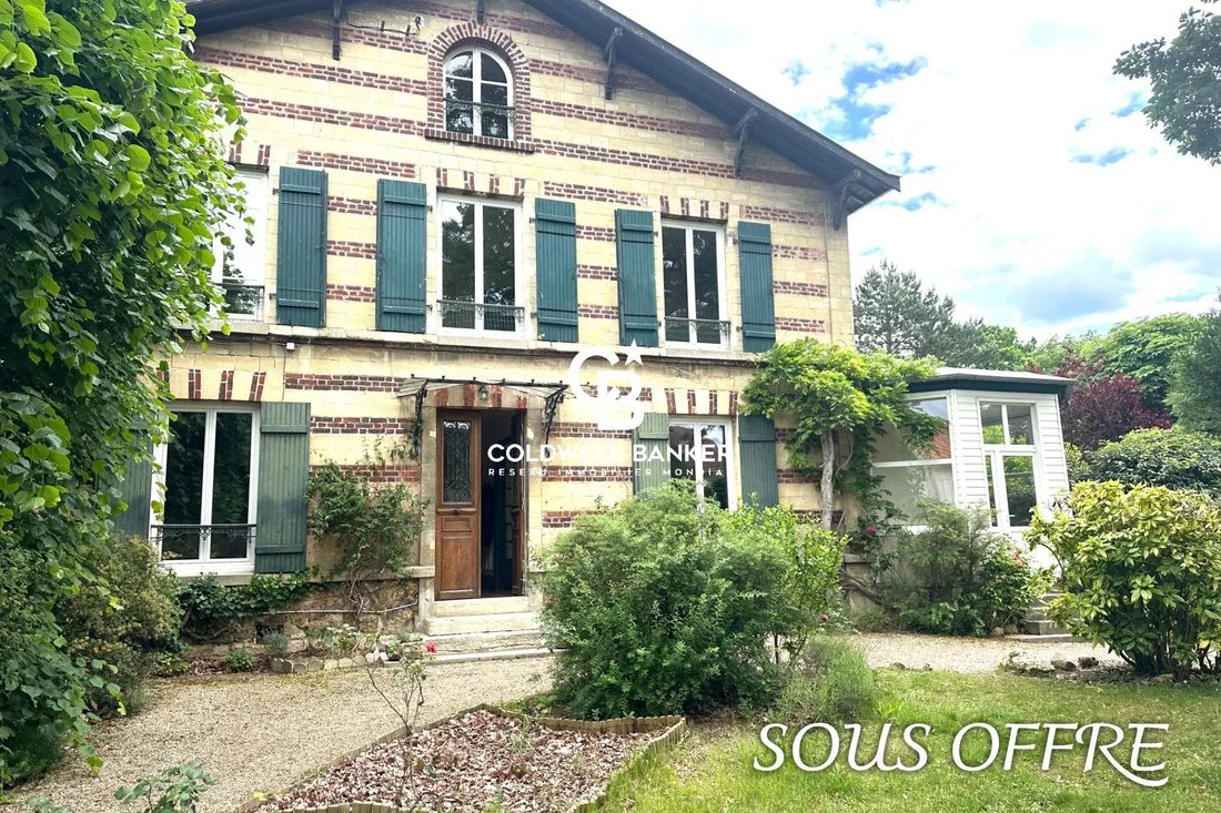 House in Le Vésinet, Ile-de-France, France 1 - 18499027