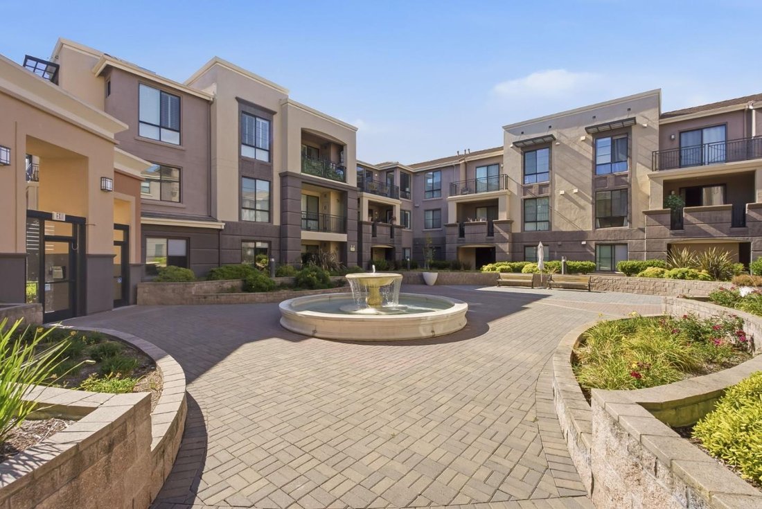 Condo in Cupertino, California, United States 1 - 18528734