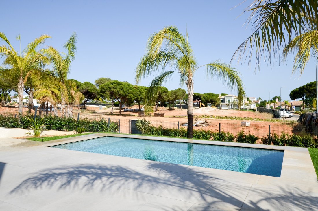 House in Quarteira, Algarve, Portugal 1 - 18529457