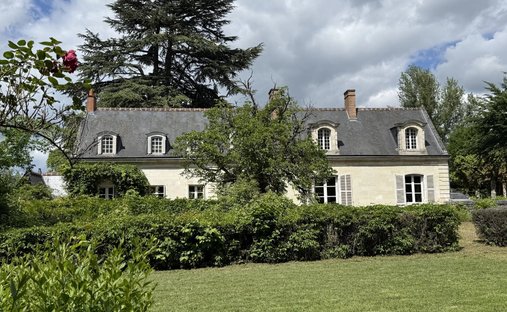 House in Saint-Cyr-sur-Loire, Centre-Val de Loire, France 1