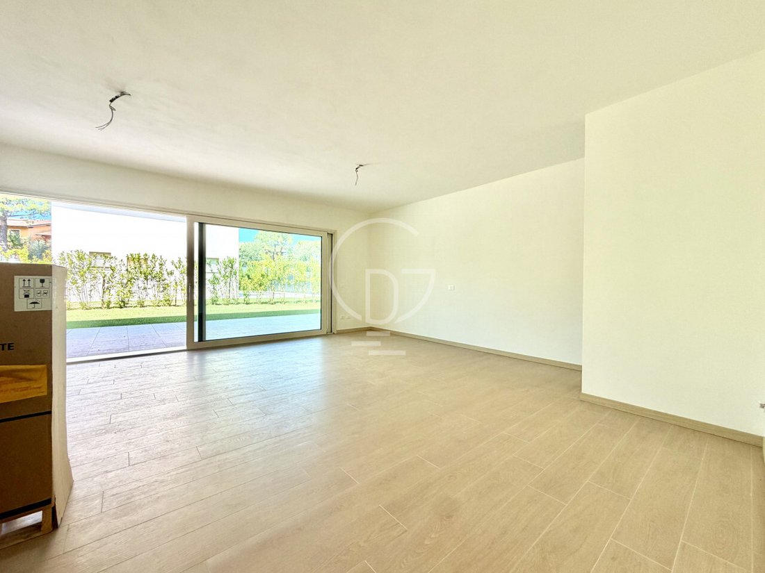 Villa in Manerba del Garda, Lombardy, Italy 2 - 17931348