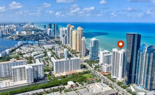 Maison à Sunny Isles Beach, Floride, États-Unis 1