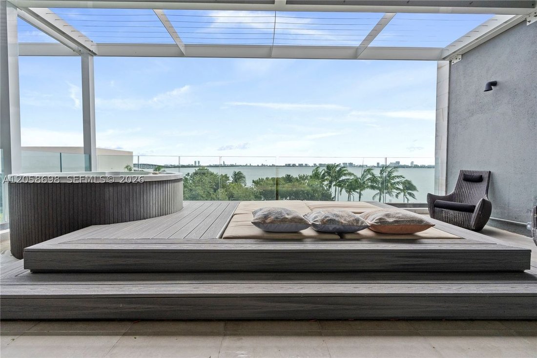 Condo in Miami, Florida, United States 1 - 18527479
