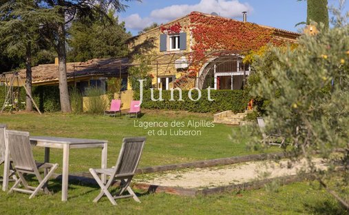 House in Gargas, Provence-Alpes-Côte d'Azur, France 1