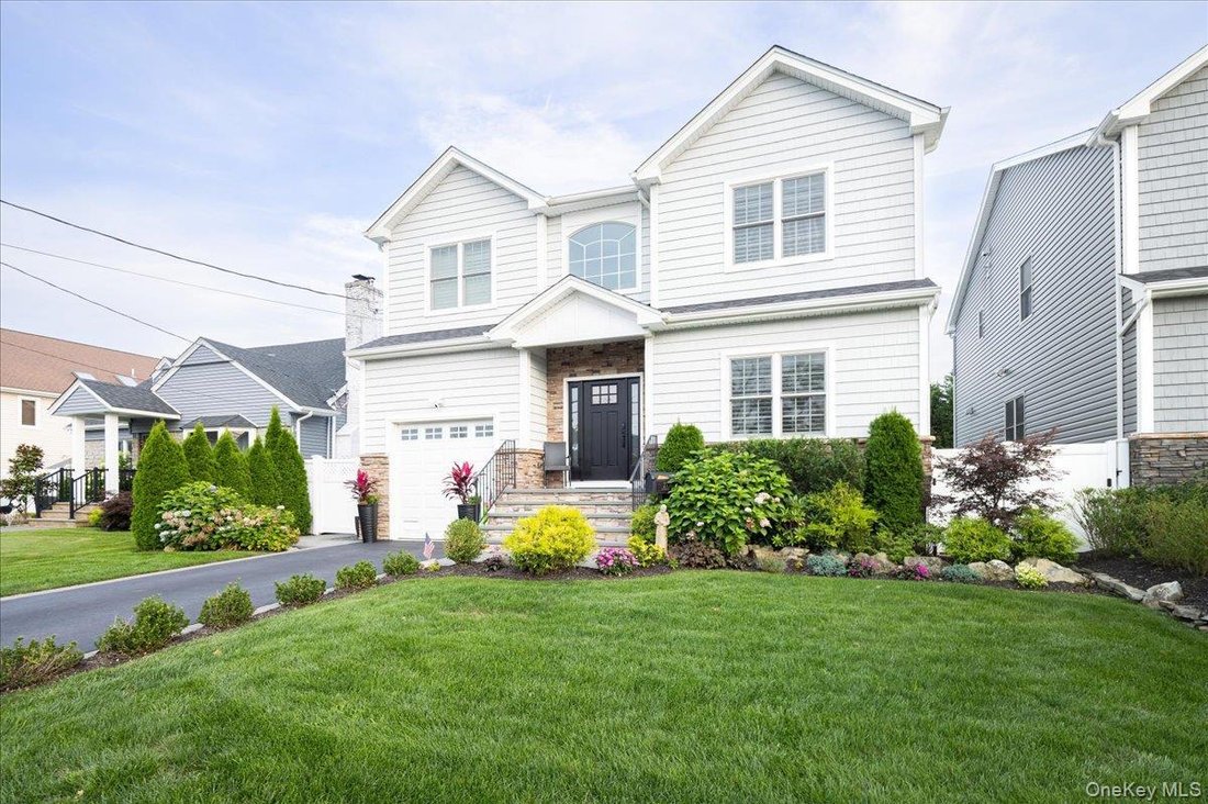 House in Bellmore, New York, United States 2 - 18528659