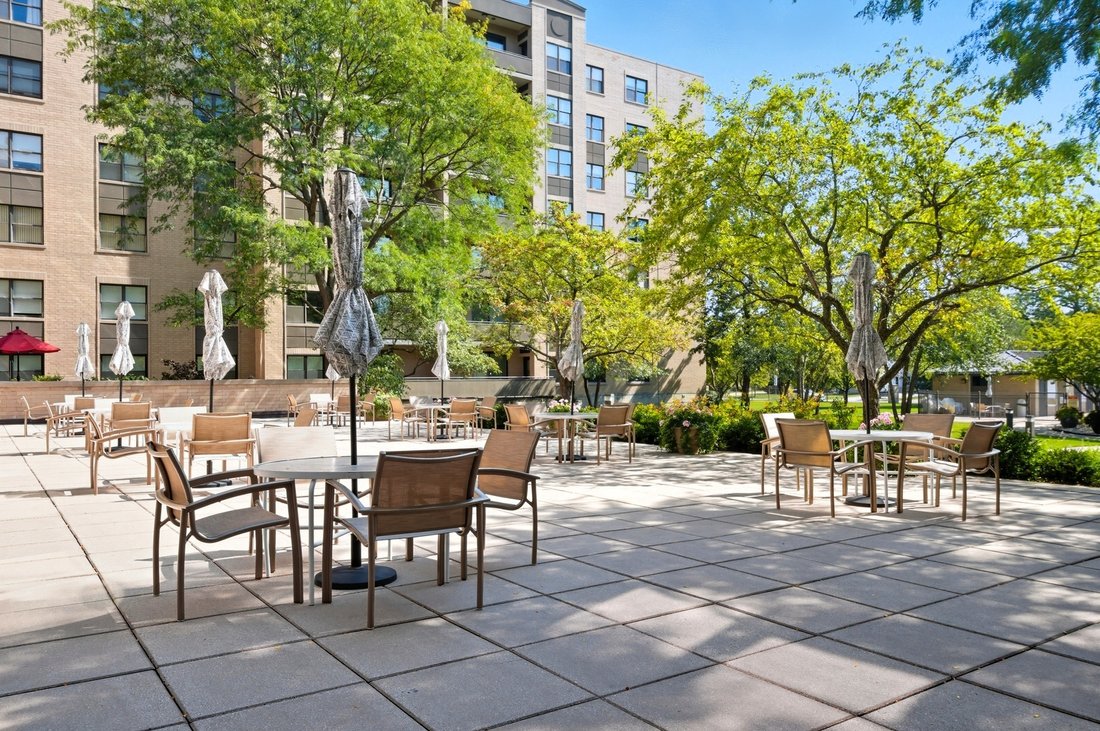 Condo in Lincolnwood, Illinois, United States 3 - 18529012