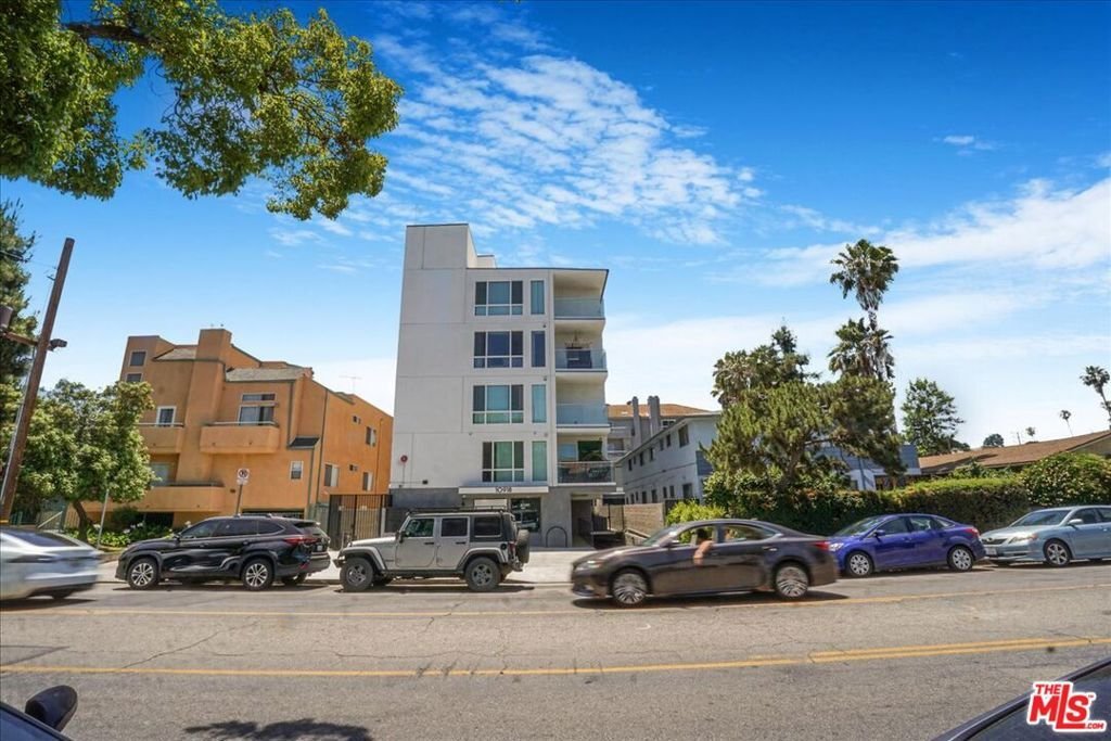 Los Angeles, California, United States 4 - 18528592