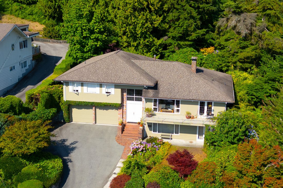 House in West Vancouver, British Columbia, Canada 2 - 18529529