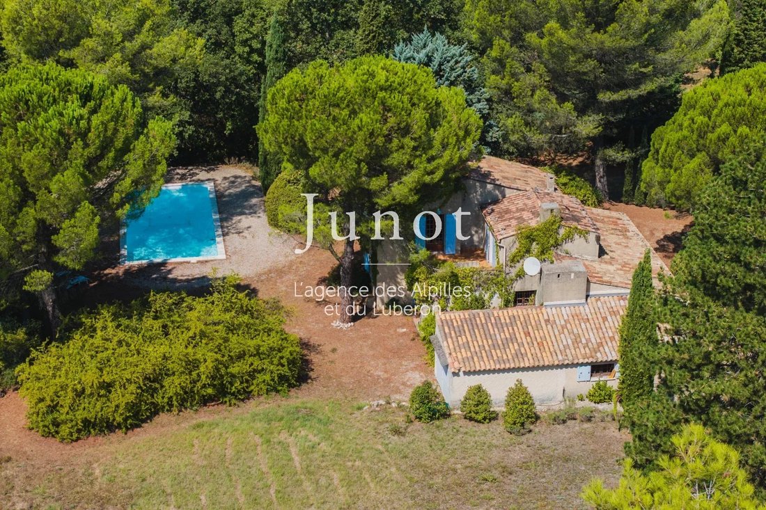 House in Bonnieux, Provence-Alpes-Côte d'Azur, France 2 - 18509704