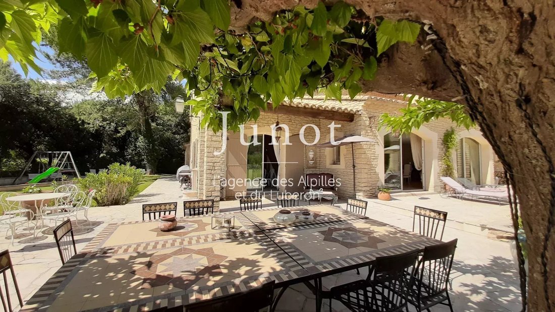 Country House in Les Baux-de-Provence, Provence-Alpes-Côte d'Azur, France 4 - 13686728