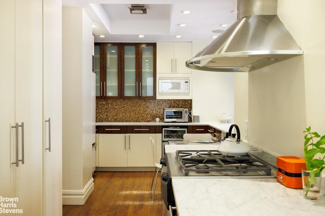 Co Op in New York, New York, United States 5 - 18528057