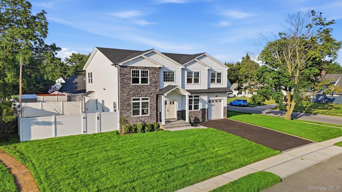 House in Hicksville, New York, United States 3 - 17574832