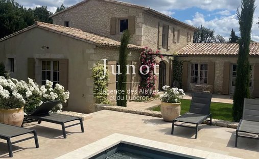 Country House in Eygalières, Provence-Alpes-Côte d'Azur, France 1