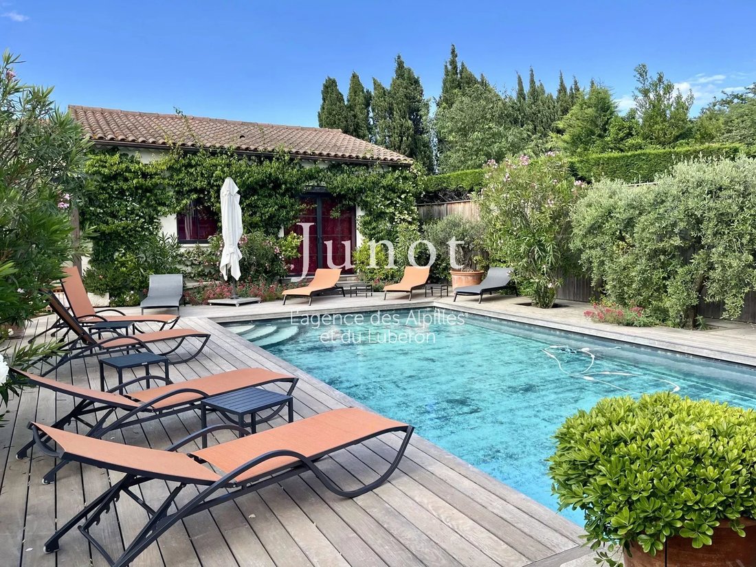 Villa in Saint-Rémy-de-Provence, Provence-Alpes-Côte d'Azur, France 1 - 14294791